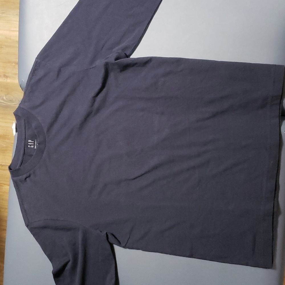 Gap Men's Small Long Sleeve T Shirt 100% cotton. Great base layer for cold days.